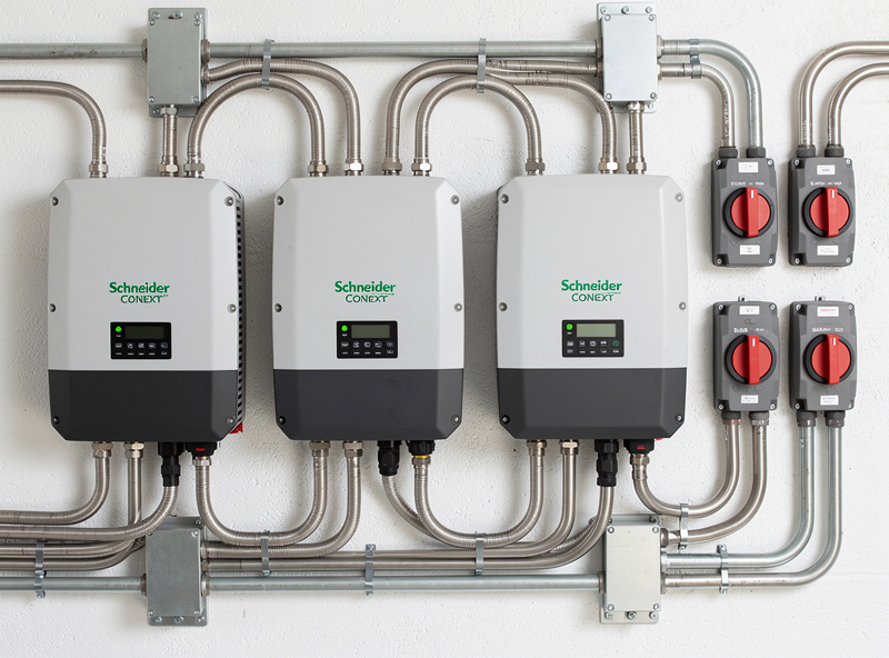 Four Schneider Conext inverters paralleled