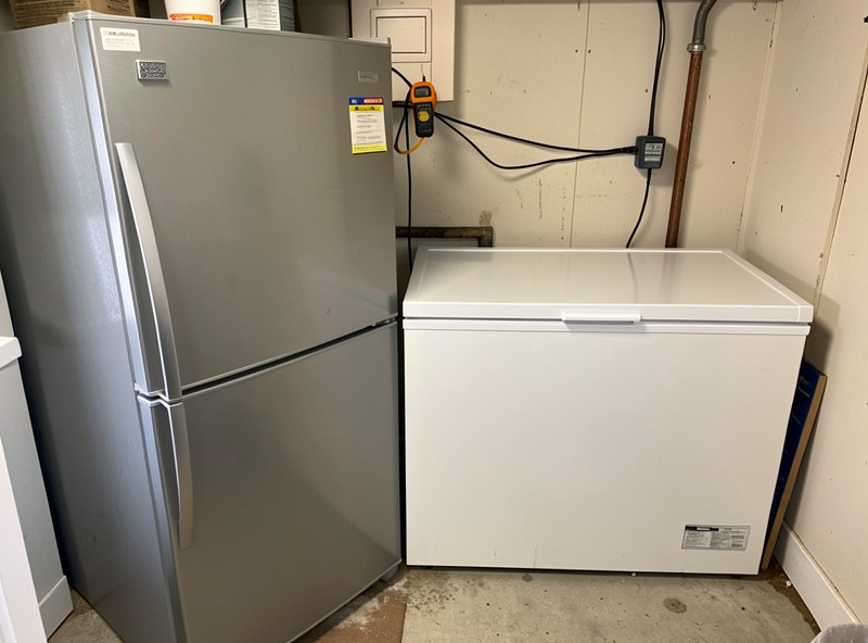 Refrigerator and chest freezer measured with a clamp meter for generator sizing